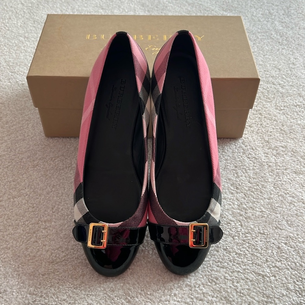 Burberry shoes size 40.5 flats pink and black new with box